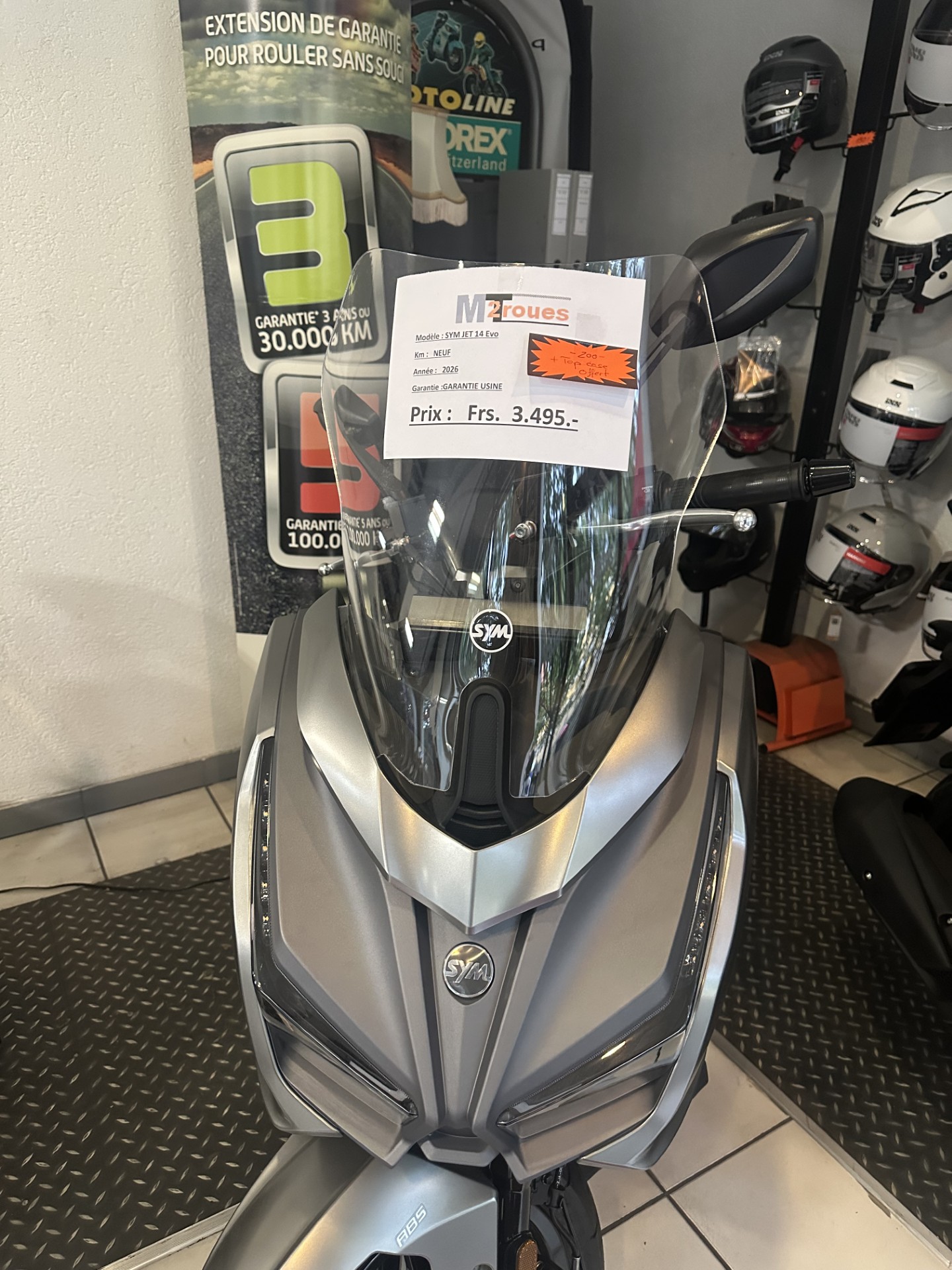 scooter action -200frs+top case